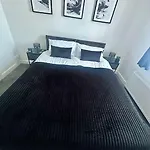 Your Stylish Totterdown Haven * Bristol