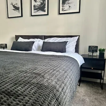 Your Stylish Totterdown Haven *