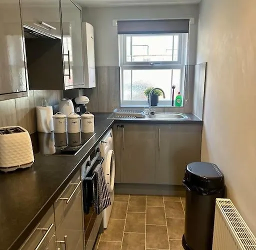 Апартаменти Your Stylish Totterdown Haven