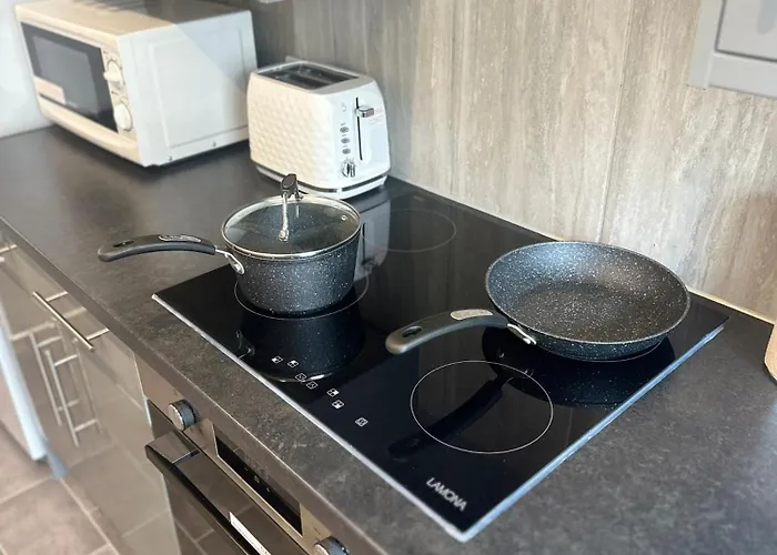 Апартаменти Your Stylish Totterdown Haven