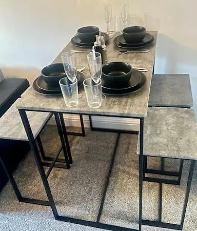 Daire Your Stylish Totterdown Haven *